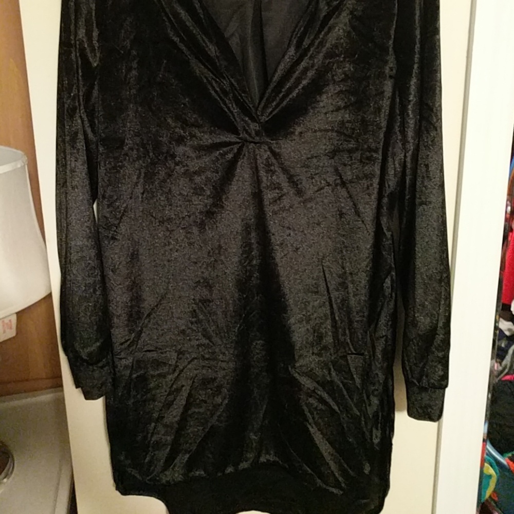 Black velvet xl shirt fits like a m/l